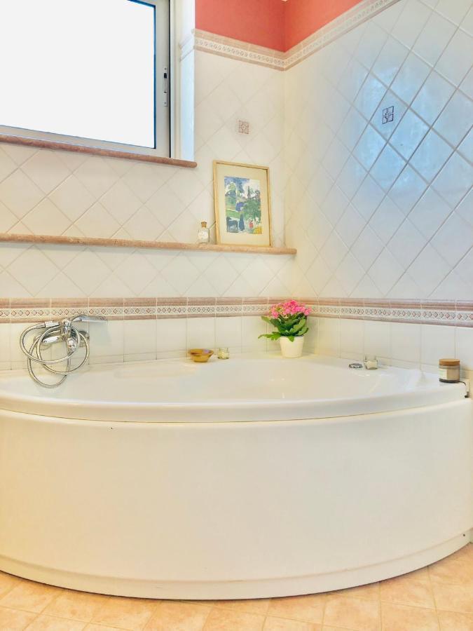 Blue Apricot Apartment Con Jacuzzi Montesilvano Marina Exterior foto
